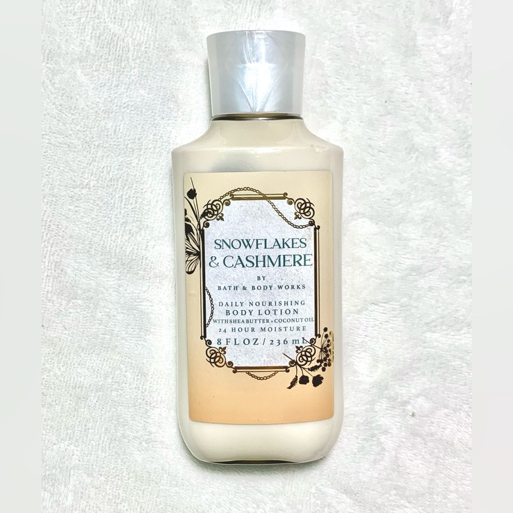 Bath & Body Works Snowflakes & Cashmere - Body Lotion